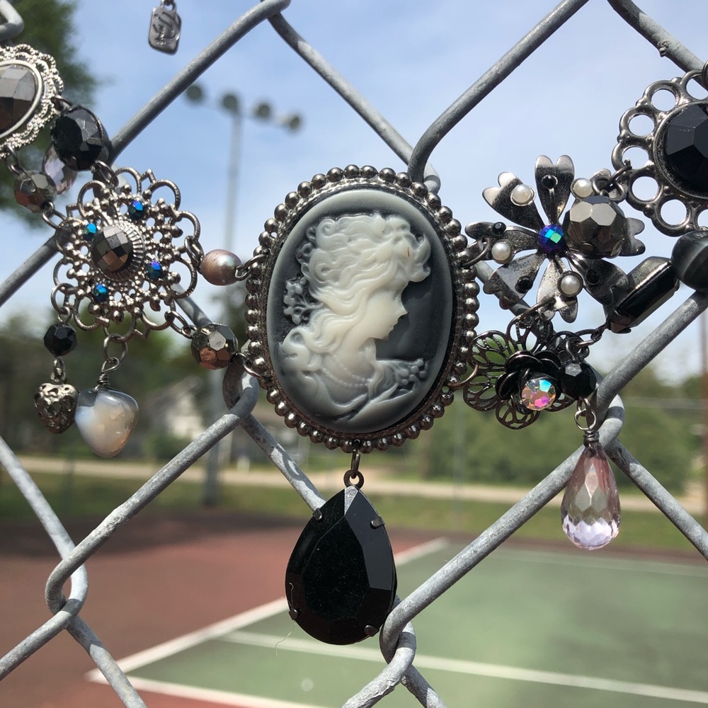 🌬Smokey grey and white cameo necklace🌬